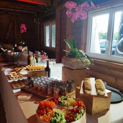 buffet cocktail bannière de crudités et vin pour séminaire entreprise